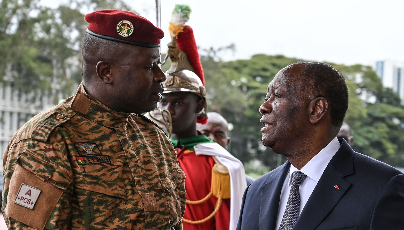Paul-Henri Damiba et Alassane Ouattara au palais présidentiel d'Abidjan, le 5 septembre 2022.