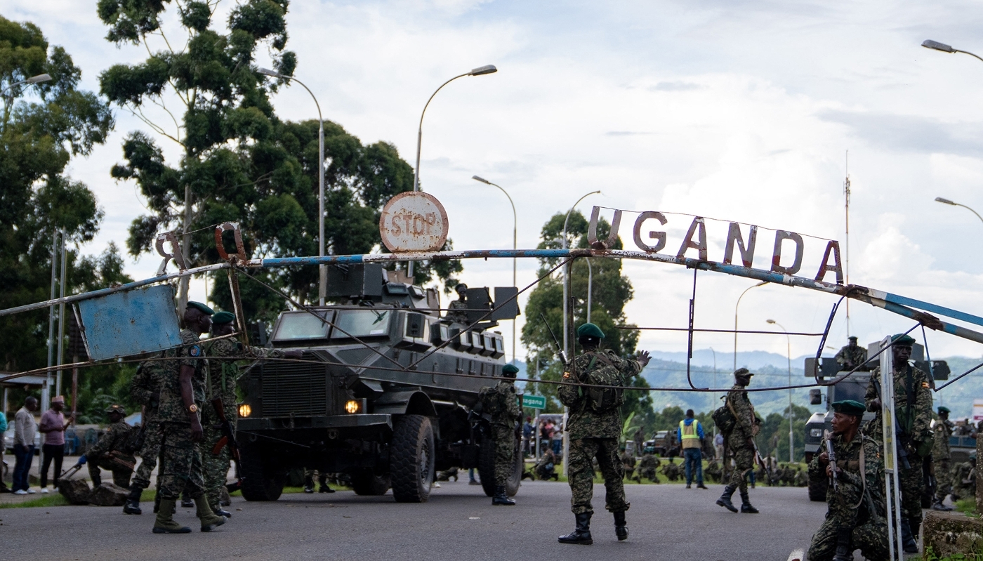 Des membres des Uganda Peoples’ Defence Forces (UPDF) au niveau de la ville frontalière de Bunagana, en RDC, le 30 mars 2023.
