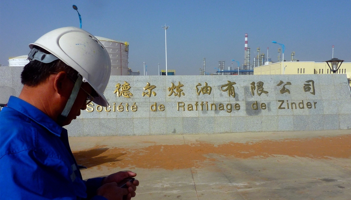 La raffinerie de la Soraz, à une trentaire de kilomètres de Zinder, au Niger, en novembre 2011. 
