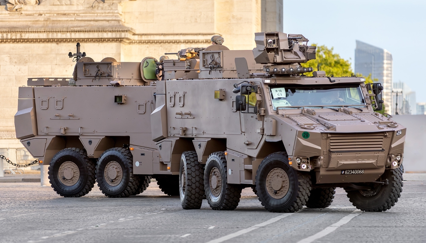 Véhicule blindé de la société Arquus défilant sur les Champs-Élysées, à Paris, le 14 juillet 2025.