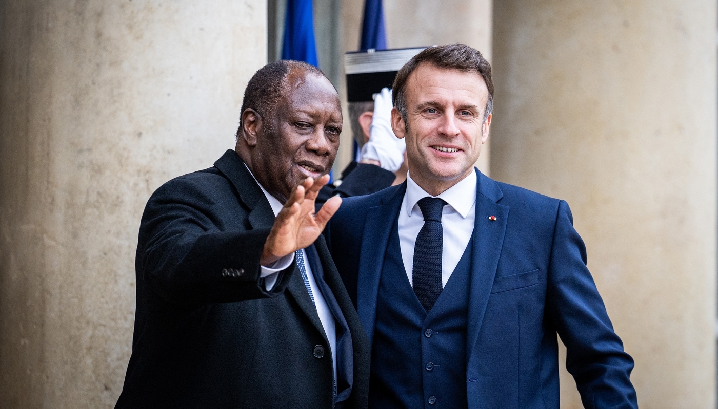 Emmanuel Macron et Alassane Ouattara, lors de leur dernière rencontre officielle à l'Élysée, en novembre 2023.