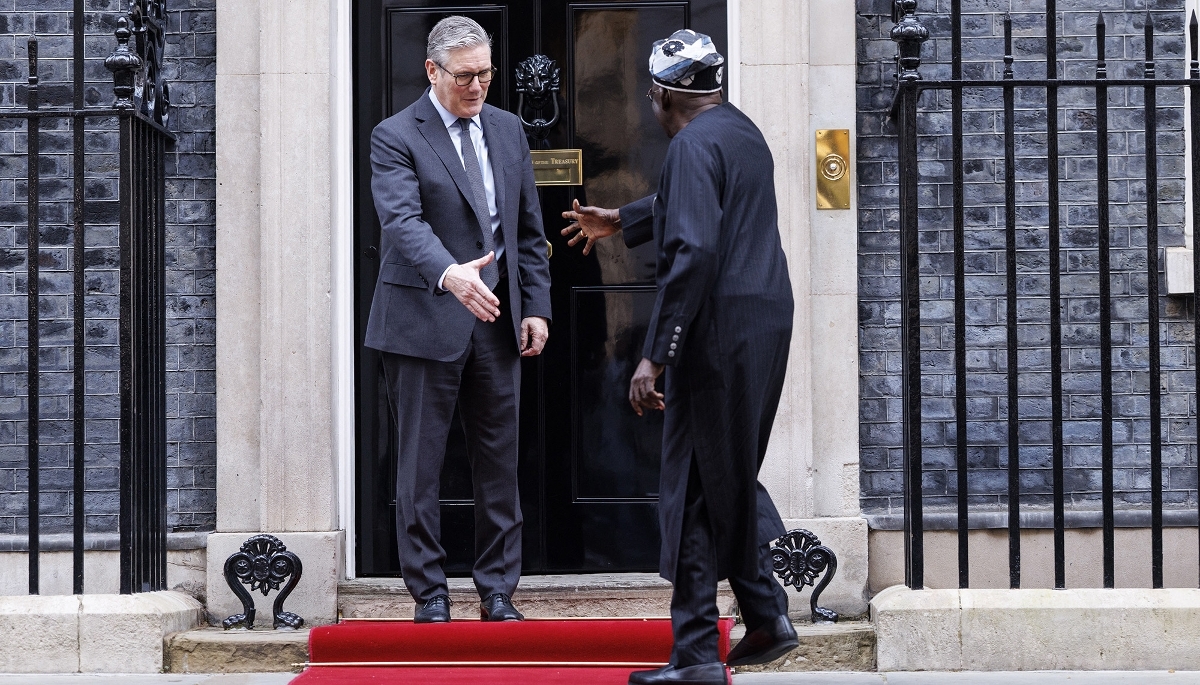 Keir Starmer accueille le président nigérian Bola Tinubu au 10 Downing Street, à Londres, le 19 mars 2026.
