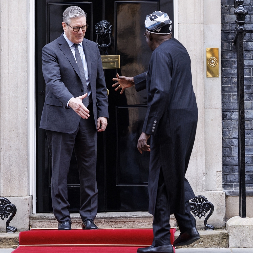 Keir Starmer accueille le président nigérian Bola Tinubu au 10 Downing Street, à Londres, le 19 mars 2026.