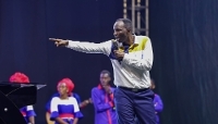 Le pasteur Chris Ndikumana au cours d'un rassemblement évangéliste à Bujumbura, 18 juillet 2026.