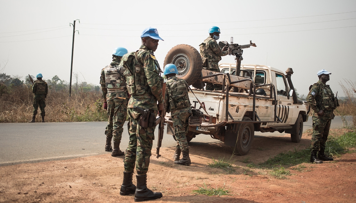 Des casques bleus rwandais de la Minusca en mission sur la route de Bangui à Damara, en Centrafrique, 2021.