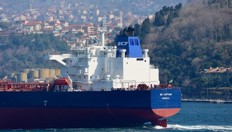 Un pétrolier gabonais passe le détroit du Bosphore, en février 2024.
