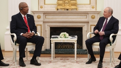 Le président des Seychelles Patrick Herminie est reçu par Vladimir Poutine au Kremlin, à Moscou, le 22 avril 2026.