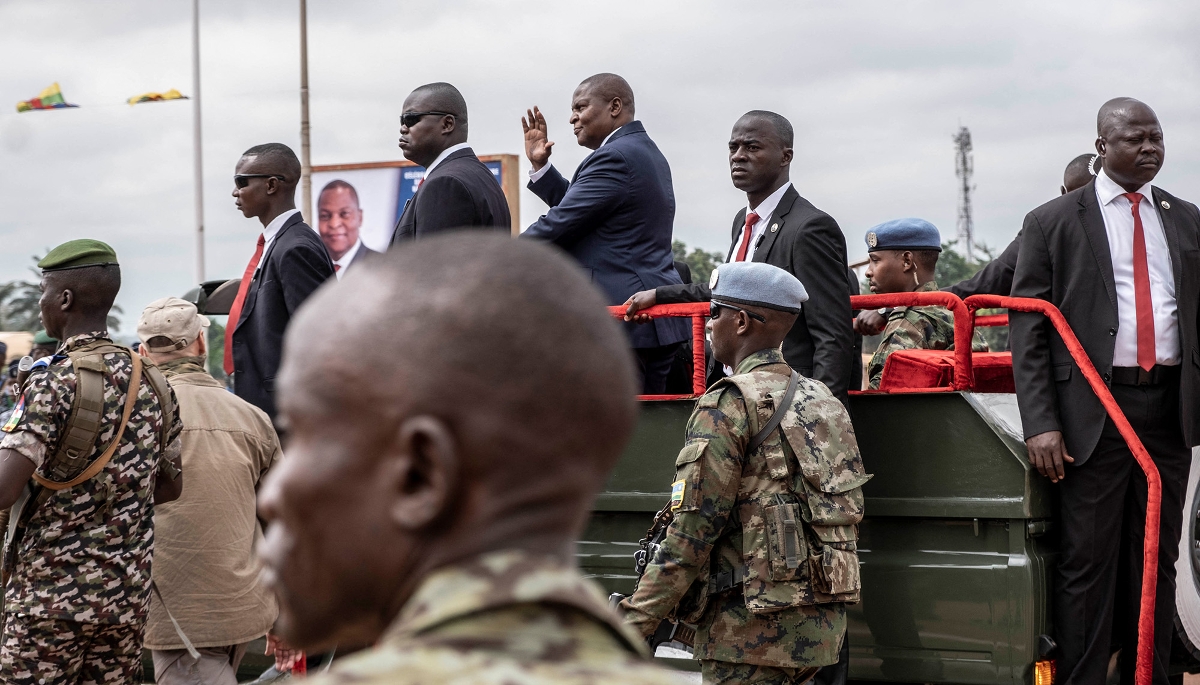 Faustin-Archange Touadéra, lors d'un défilé militaire à Bangui, en décembre 2022. 