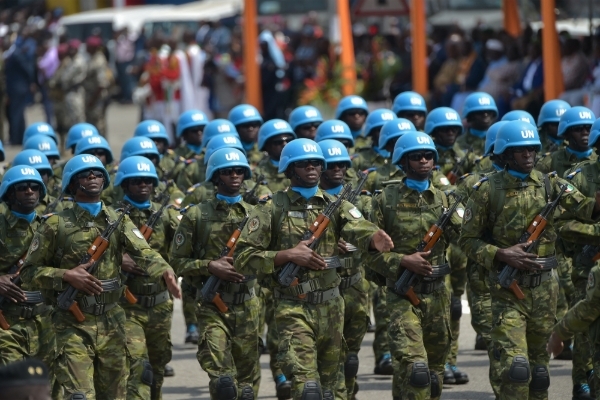 Casques bleus ivoiriens de la Minusma prenant part aux célébrations marquant le 59e anniversaire de l'indépendance de la Côte d'Ivoire, le 7 août 2019, à Abidjan.