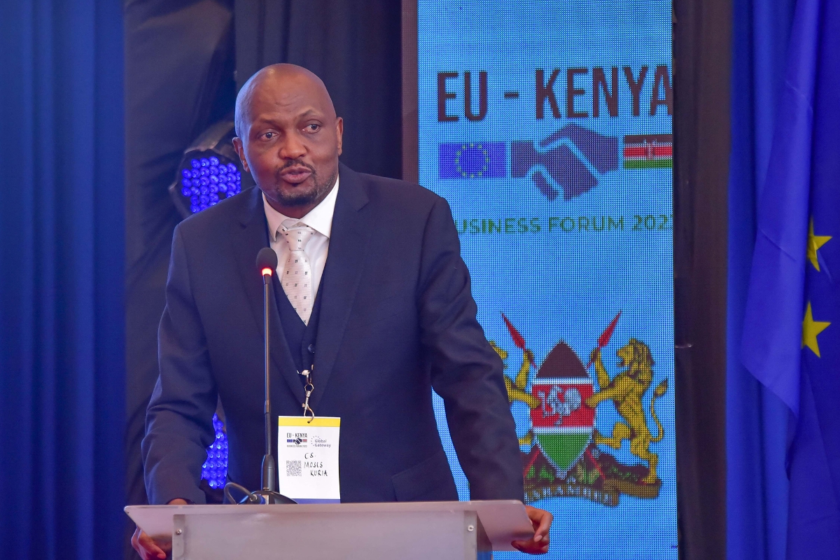 Le ministre kenyan du commerce, des investissements et de l'industrie, Moses Kuria, lors de l'ouverture du premier forum d'affaires Union européenne-Kenya, le 21 février 2023.
