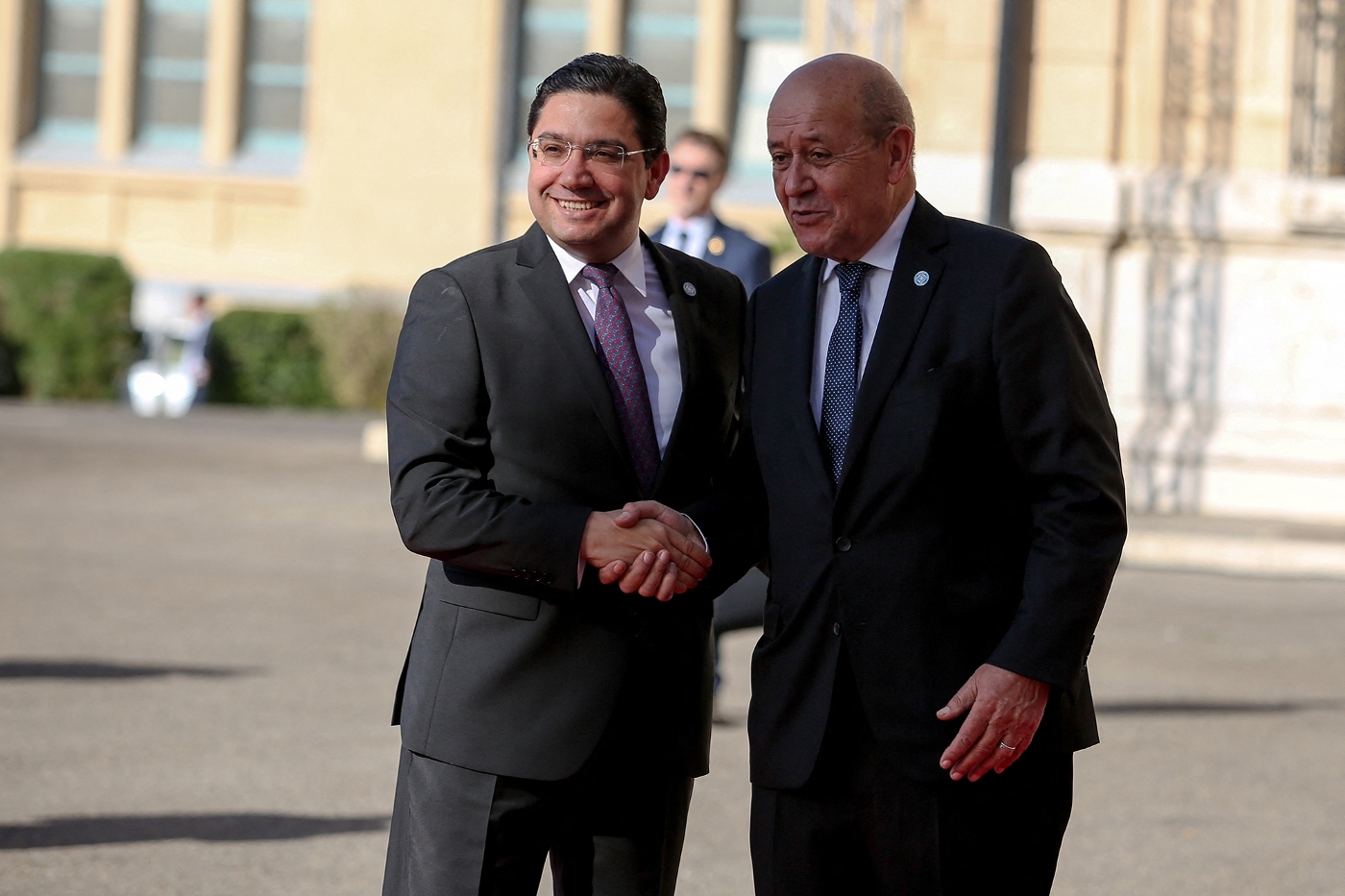 Le ministre des affaires étrangères marocain, Nasser Bourita, avec son homologue français Jean-Yves Le Drian.