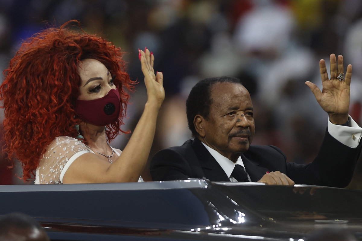Le président Paul Biya, accompagné de sa femme Chantal Biya, lors de sa dernière apparition publique, lors de la CAN.
