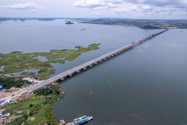 Le chantier du pont de Magufuli, en Tanzanie