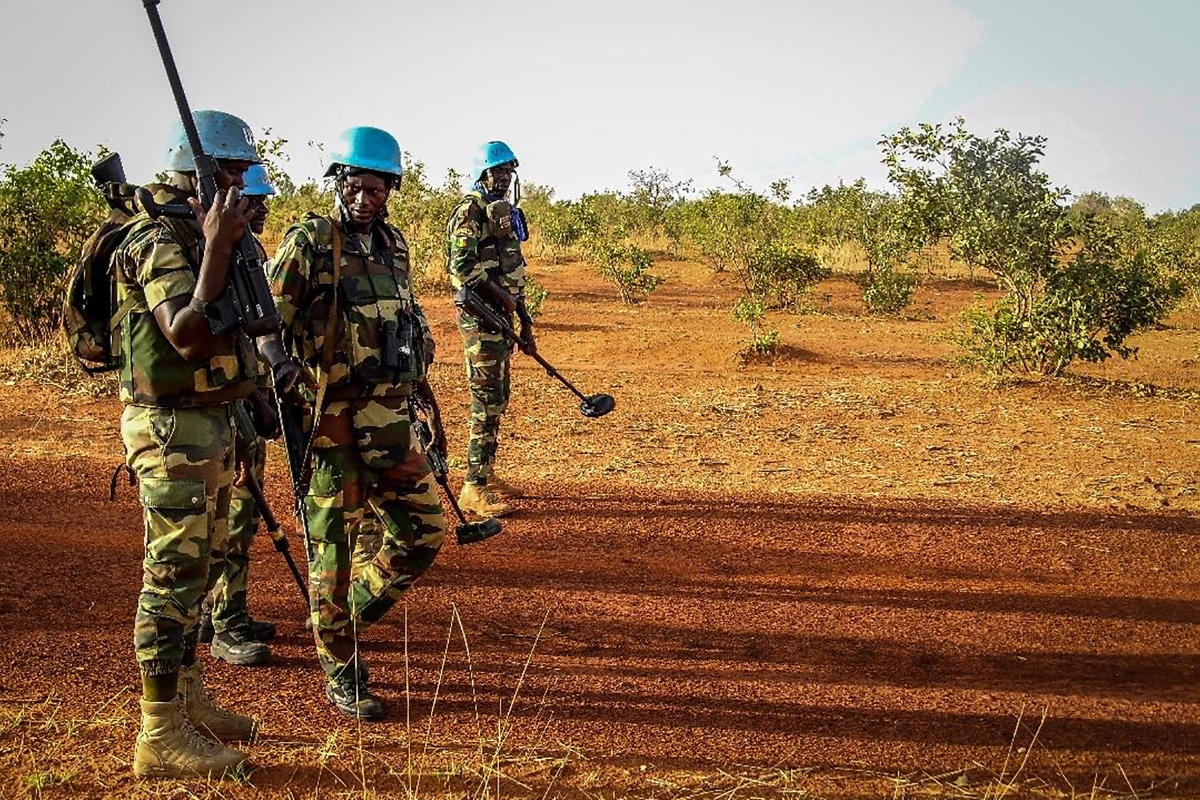 Des casques bleus de la Minusma en opération déminage dans la région de Mopti.