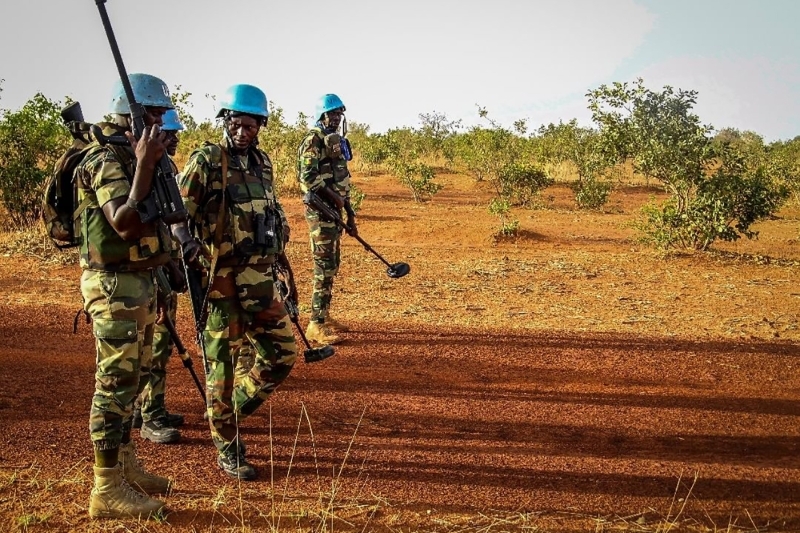 Des casques bleus de la Minusma en opération déminage dans la région de Mopti.