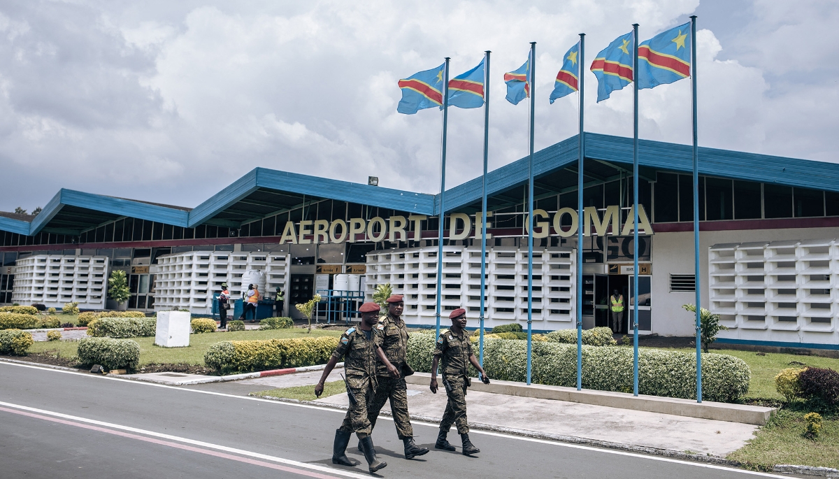 Des soldats de la Garde républicaine congolaise à l'aéroport de Goma, en RDC, le 12 novembre 2022.