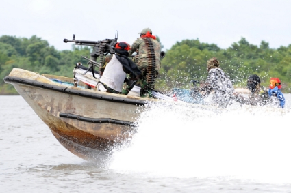 Des membres du groupe armé du Movement for the Emancipation of the Niger Delta (MEND), en septembre 2008.