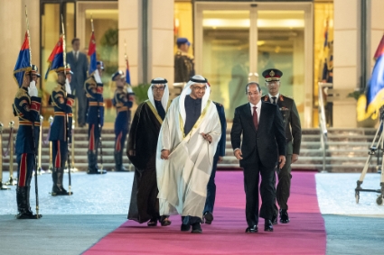 Le président égyptien Abdel Fattah al-Sissi et le président des Émirats arabes unis Mohamed bin Zayed, au Caire, le 12 avril 2023.