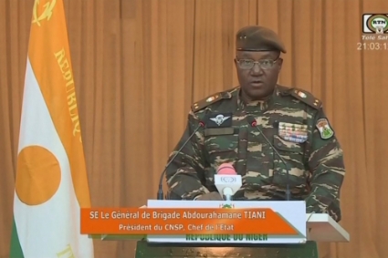 Image obtenue par l'AFP auprès de l'ORTN - Télé Sahel, le 19 août 2023, du général Abdourahamane Tiani, lisant une déclaration à la télévision nationale. 