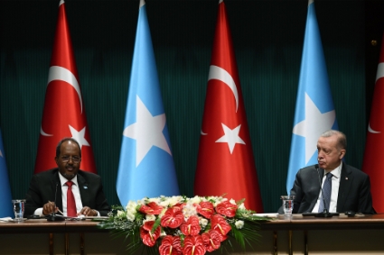 Le chef de l'Etat somalien nouvellement élu Hassan Sheikh Mohamoud et le président turc Recep Tayyip Erdogan, le 6 juillet, pendant leur conférence de presse conjointe.