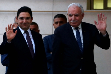Le ministre des affaires étrangères marocain Nasser Bourita et son homologue palestinien Riyad al-Maliki.