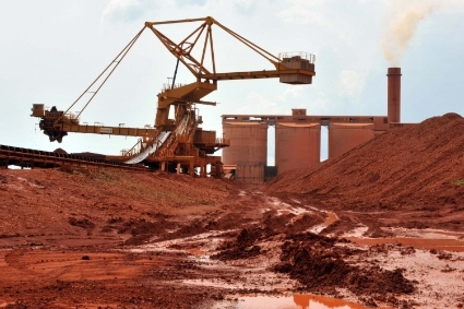 Un site d'extraction de bauxite à Kamsar en Guinée.