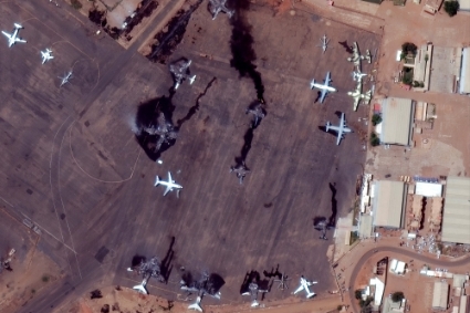 Image satellite de l'aéroport international de Khartoum, le 17 avril 2023.
