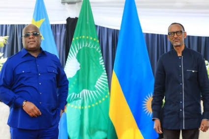 Le président congolais Félix Tshisekedi recevant son homologue rwandais Paul Kagame le 25 juin 2021.