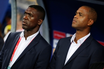 Clarence Seedorf et Patrick Kluivert (de gauche à droite) avant un match de la Coupe d'Afrique des nations 2019.