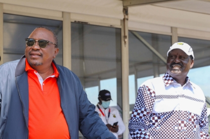 Uhuru Kenyatta et Raila Odinga, lors du Safari Rally le 27 juin 2021.