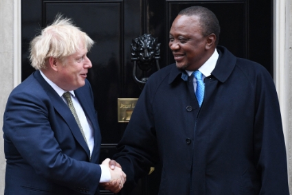 Le premier ministre britannique Boris Johnson et le président kenyan Uhuru Kenyatta.