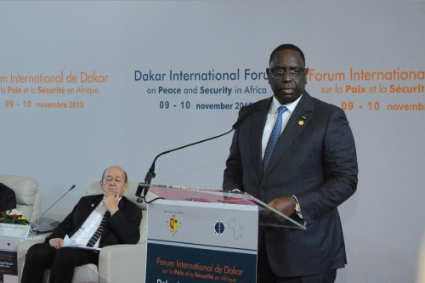 Le président sénégalais Macky Sall fait un discours à l'ouverture de la 2e édition du Forum international de Dakar sur la paix et la sécurité en Afrique, le 9 octobre 2015.