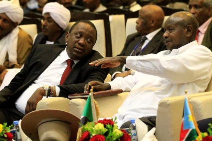 Les présidents kenyan Uhuru Kenyatta et ougandais Yoweri Museveni.
