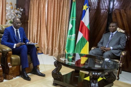 Les relations se sont tendues entre le chef de la Minusca Mankeur Ndiaye et le président centrafricain Faustin Archange Touadera, ici en août 2020.