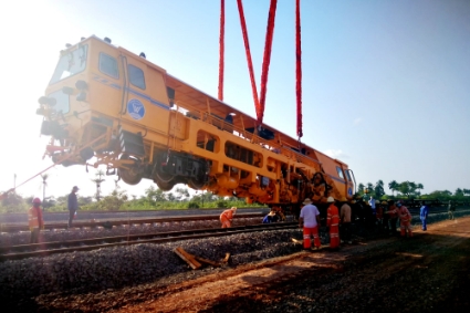 Véhicule ferroviaire mis en place sur la ligne de chemin de fer Dapilon-Santou, construite et opérée par Winning Consortium Simandou en Guinée, qui sert au transport de la bauxite.