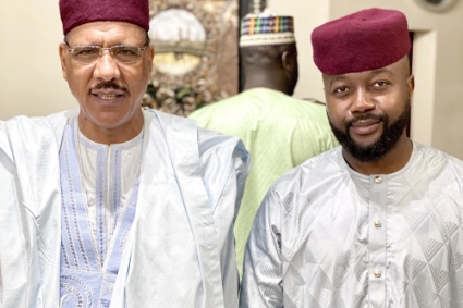 Le président nigérien Mohamed Bazoum et le ministre du pétrole et de l'énergie Mahamane Sani Mahamadou.