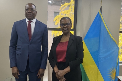 Mankeur Ndiaye, chef de la Minusca, en compagnie de la diplomate rwandaise Valentine Rugwabiza, pressentie pour lui succéder.