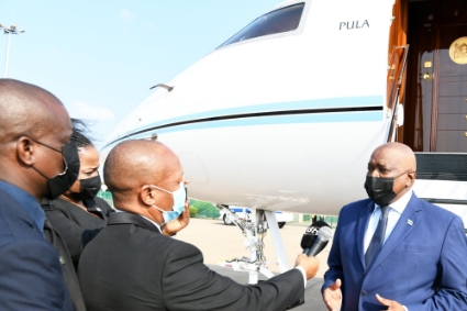 Le président botswanais Mokgweetsi Masisi est arrivé à Dubaï le 11 mars 2022.
