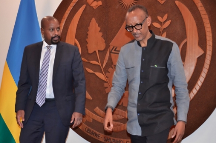 Muhoozi Kainerugaba a invité son "oncle", Paul Kagame.