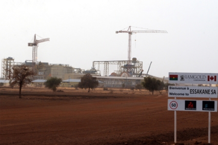 Les installations de la mine d'or d'Essakane, dans le nord du pays, ici en construction en 2010.