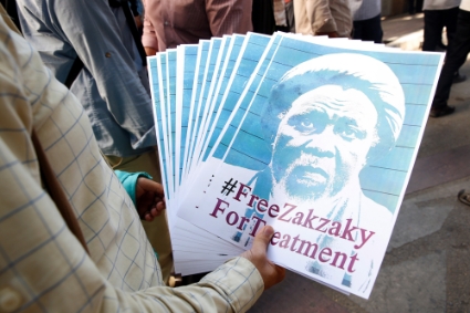Tracts représentant le leader radical chiite nigérian Ibrahim el-Zakzaky lors d'une manifestation demandant sa libération, à côté de l'ambassade du Nigeria à Téhéran, en Iran, le 17 juillet 2019.