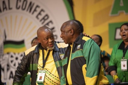 Le secrétaire général de l'ANC, Gwede Mantashe, et le président sud-africain, Cyril Ramaphosa.