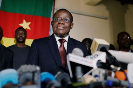 L'administration camerounaise veut couper l'oppsant Maurice Kamto de ses partenaires financiers.