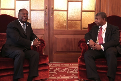 Le président ivoirien Alassane Ouattara et son homologue angolais João Lourenço lors de l'investiture de ce dernier, en 2017.