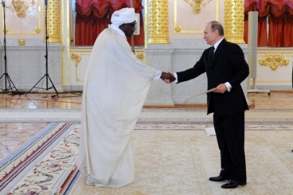Présentation des lettres de créance de Nadir Babiker, ambassadeur du Soudan à Moscou, à Vladimir Poutine, en 2015.