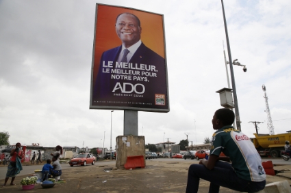 Une affiche de campagne d'Alassane Ouattara à Abidjan, 15 octobre 2020.