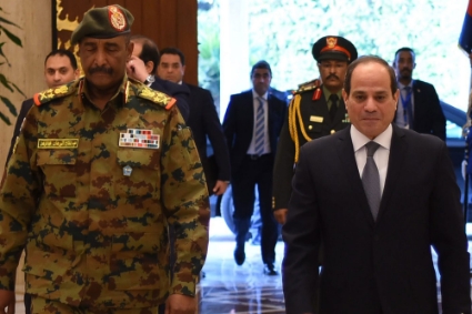 Le président du Conseil de souveraineté soudanais Abdel Fattah al-Burhan, et le président égyptien Abdelfattah al-Sissi.