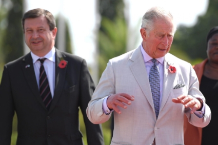L'ancien ambassadeur britannique au Nigeria Paul Arkwright, avec le prince Charles en 2018.