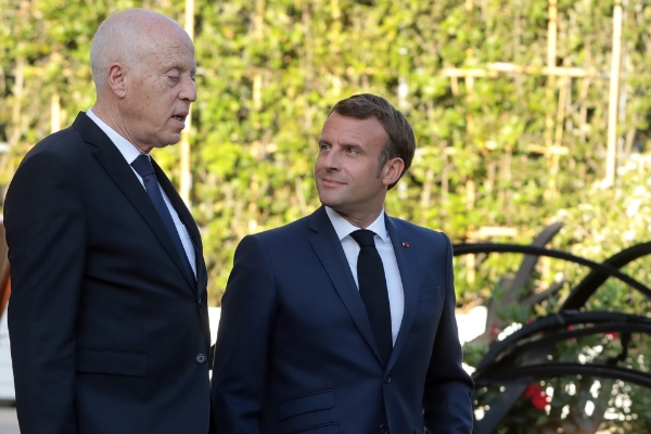 Le président tunisien Kaïs Saïed en compagnie de son homologue français Emmanuel Macron, à Paris en juin 2020.