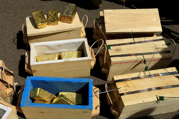 Des lingots d'or, potentiellement de contrebande, saisis à l'aéroport de Khartoum par les Rapid Support Forces en mai 2019.